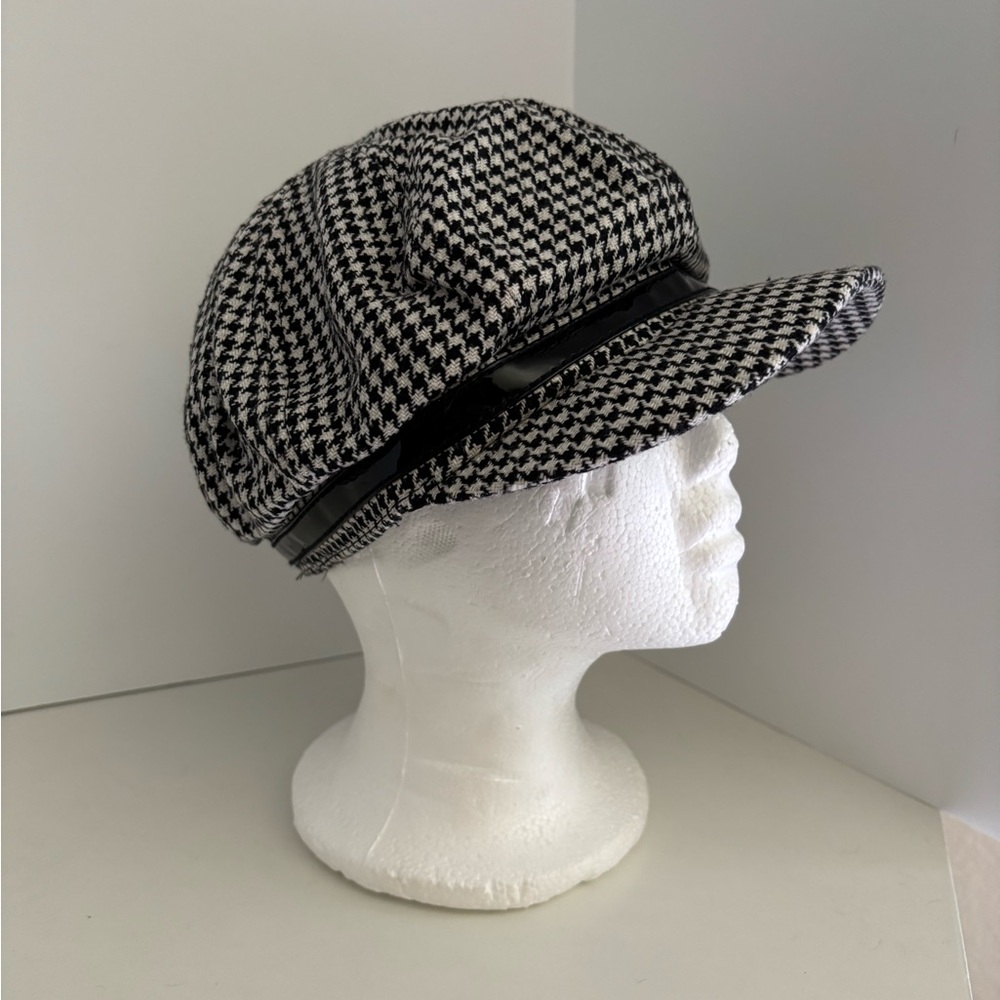 NWT Passport Accessories Black & White Houndstooth Newsboy Cap